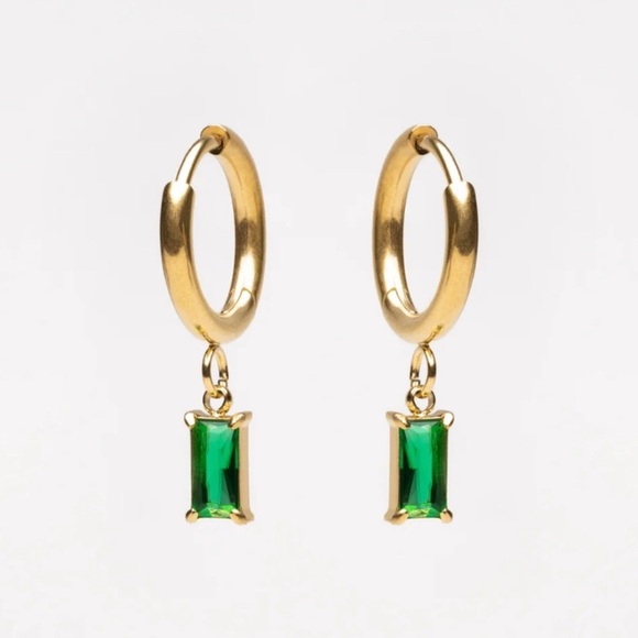 Atolea Emerald necklace and earrings - Picture 4 of 7